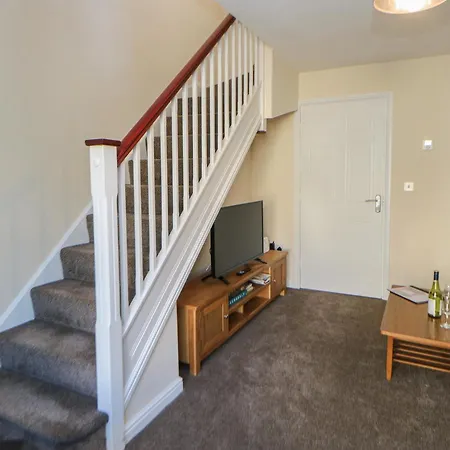 66 Dale Grove * Leyburn