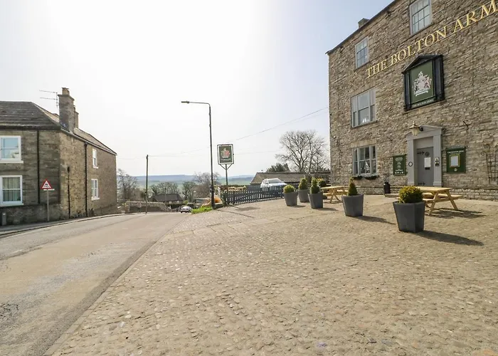 66 Dale Grove * Leyburn